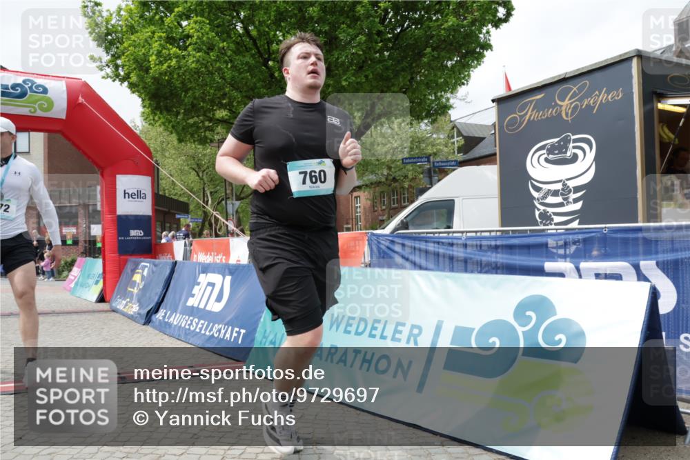 10.05.2026 - 8. Wedeler Halbmarathon Yannick Fuchs http://msf.ph/oto/9729697 10.05.2026 12:15:38 Ziel 473, 760 meine-sportfotos.de