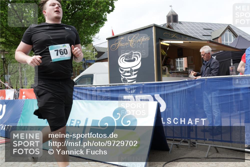10.05.2026 - 8. Wedeler Halbmarathon Yannick Fuchs http://msf.ph/oto/9729702 10.05.2026 12:15:38 Ziel 473, 760 meine-sportfotos.de