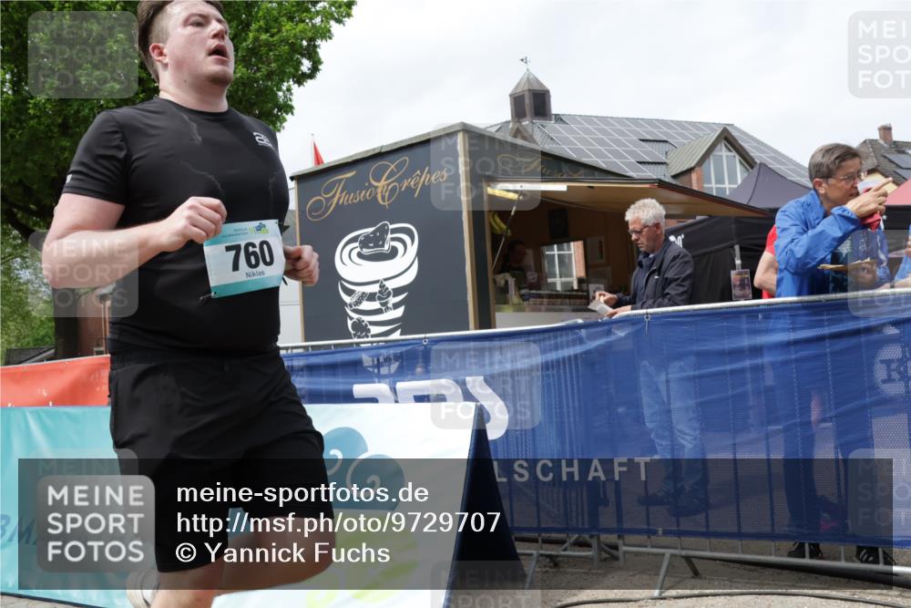 10.05.2026 - 8. Wedeler Halbmarathon Yannick Fuchs http://msf.ph/oto/9729707 10.05.2026 12:15:38 Ziel 473, 760 meine-sportfotos.de