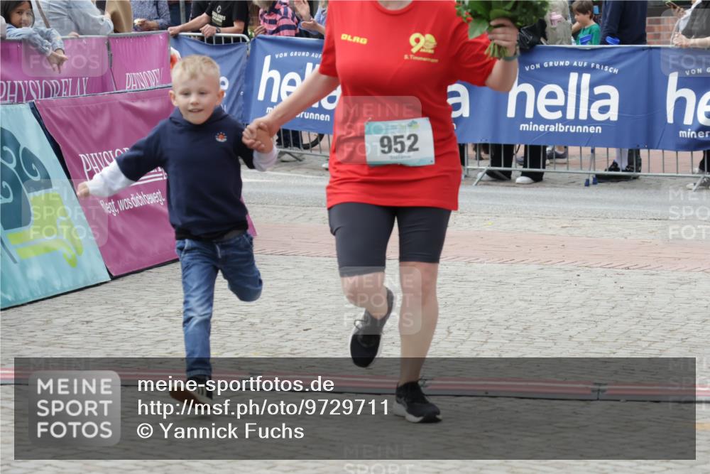 10.05.2026 - 8. Wedeler Halbmarathon Yannick Fuchs http://msf.ph/oto/9729711 10.05.2026 11:43:53 Ziel 952 meine-sportfotos.de