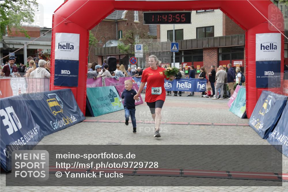 10.05.2026 - 8. Wedeler Halbmarathon Yannick Fuchs http://msf.ph/oto/9729728 10.05.2026 11:43:53 Ziel 952 meine-sportfotos.de