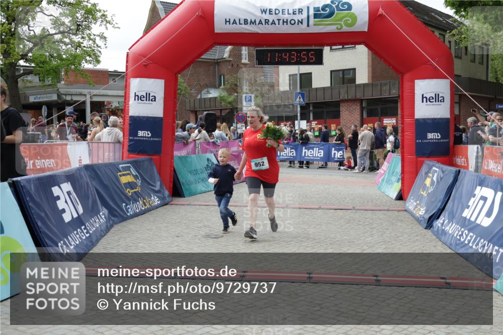 10.05.2026 - 8. Wedeler Halbmarathon Yannick Fuchs http://msf.ph/oto/9729737 10.05.2026 11:43:53 Ziel 952 meine-sportfotos.de