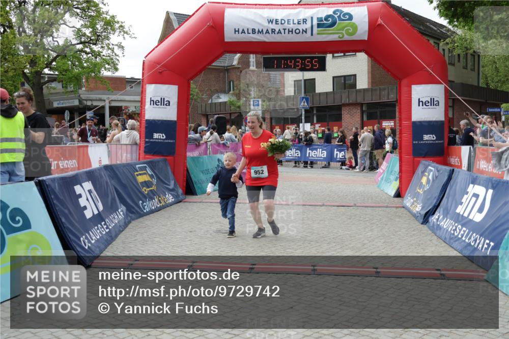 10.05.2026 - 8. Wedeler Halbmarathon Yannick Fuchs http://msf.ph/oto/9729742 10.05.2026 11:43:54 Ziel 952, 1007 meine-sportfotos.de