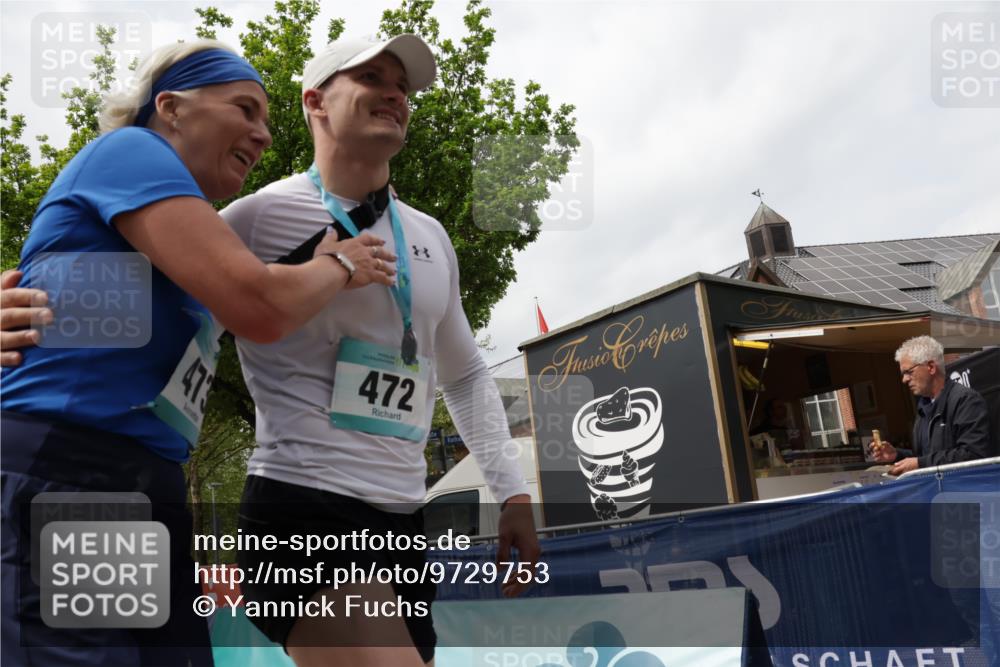 10.05.2026 - 8. Wedeler Halbmarathon Yannick Fuchs http://msf.ph/oto/9729753 10.05.2026 12:15:41 Ziel 760 meine-sportfotos.de