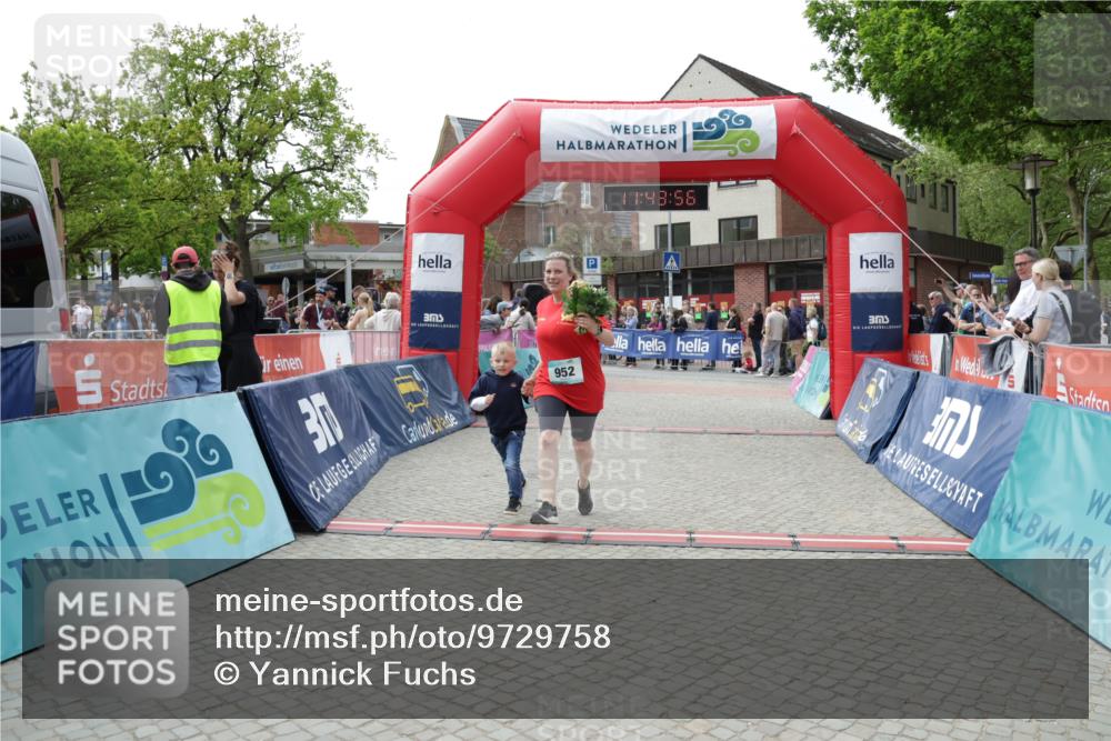 10.05.2026 - 8. Wedeler Halbmarathon Yannick Fuchs http://msf.ph/oto/9729758 10.05.2026 11:43:54 Ziel 952, 1007 meine-sportfotos.de