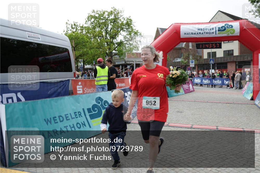10.05.2026 - 8. Wedeler Halbmarathon Yannick Fuchs http://msf.ph/oto/9729789 10.05.2026 11:43:55 Ziel 952, 1007 meine-sportfotos.de