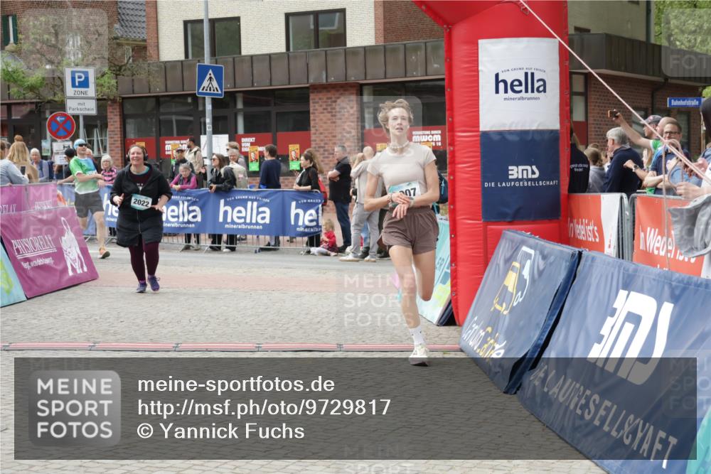 10.05.2026 - 8. Wedeler Halbmarathon Yannick Fuchs http://msf.ph/oto/9729817 10.05.2026 11:43:58 Ziel 921, 952, 1007, 2022 meine-sportfotos.de