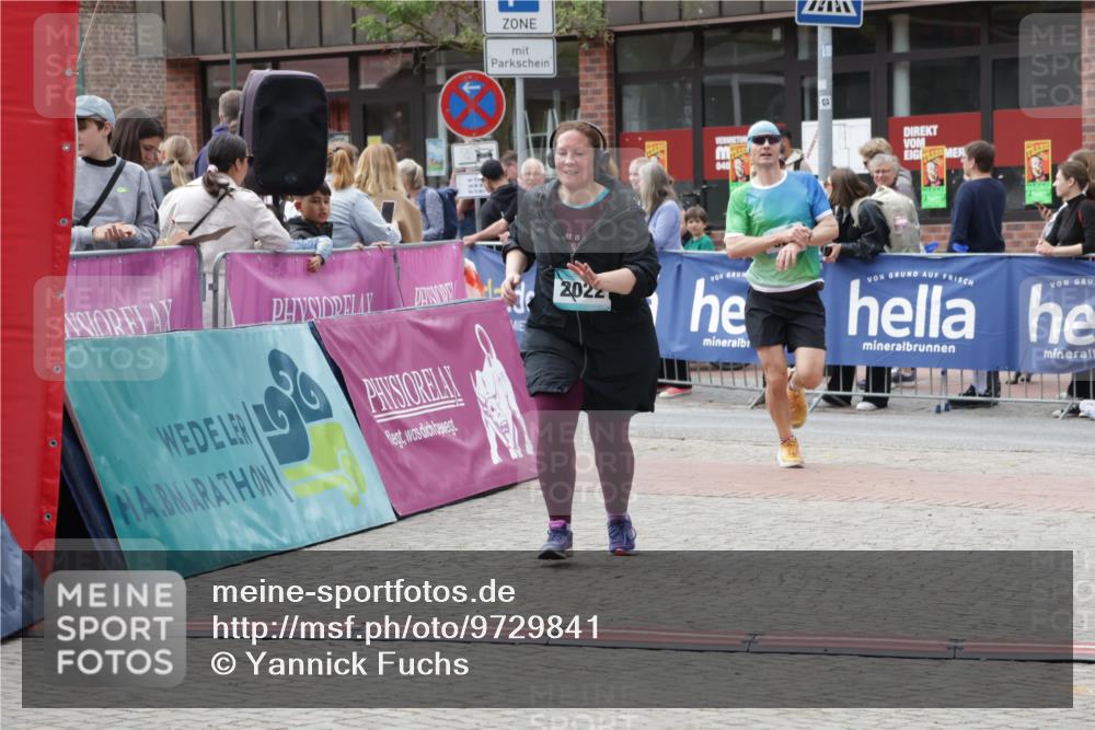 10.05.2026 - 8. Wedeler Halbmarathon Yannick Fuchs http://msf.ph/oto/9729841 10.05.2026 11:43:59 Ziel 921, 1007, 2022 meine-sportfotos.de