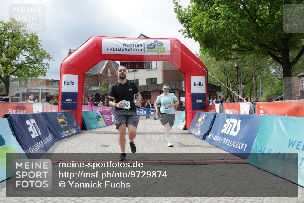 10.05.2026 - 8. Wedeler Halbmarathon Yannick Fuchs http://msf.ph/oto/9729874 10.05.2026 12:15:58 Ziel 125, 2028 meine-sportfotos.de