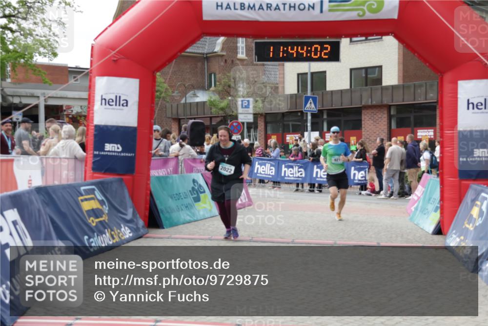 10.05.2026 - 8. Wedeler Halbmarathon Yannick Fuchs http://msf.ph/oto/9729875 10.05.2026 11:44:00 Ziel 921, 1007, 2022 meine-sportfotos.de