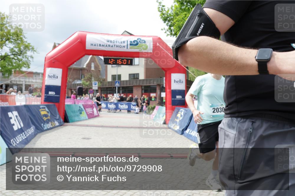 10.05.2026 - 8. Wedeler Halbmarathon Yannick Fuchs http://msf.ph/oto/9729908 10.05.2026 12:16:00 Ziel 176, 510, 2028 meine-sportfotos.de
