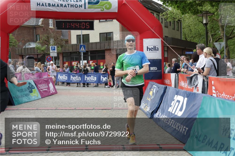 10.05.2026 - 8. Wedeler Halbmarathon Yannick Fuchs http://msf.ph/oto/9729922 10.05.2026 11:44:03 Ziel 921, 1007, 1016, 2022 meine-sportfotos.de