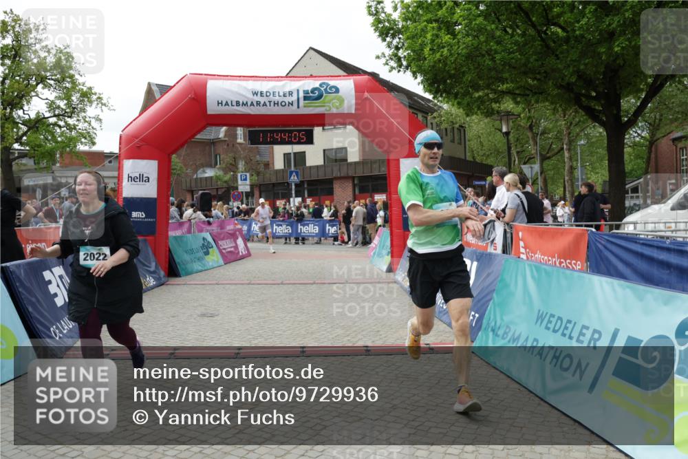 10.05.2026 - 8. Wedeler Halbmarathon Yannick Fuchs http://msf.ph/oto/9729936 10.05.2026 11:44:03 Ziel 921, 1007, 1016, 2022 meine-sportfotos.de