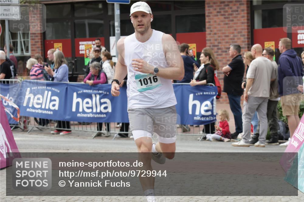 10.05.2026 - 8. Wedeler Halbmarathon Yannick Fuchs http://msf.ph/oto/9729944 10.05.2026 11:44:05 Ziel 921, 1016, 2022 meine-sportfotos.de