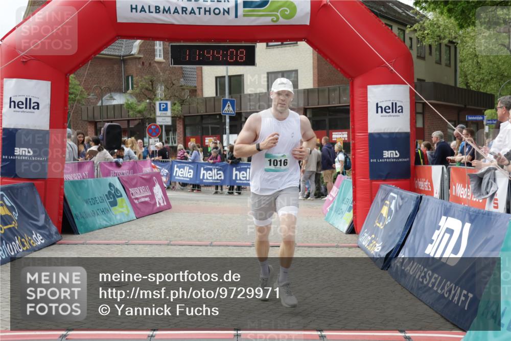 10.05.2026 - 8. Wedeler Halbmarathon Yannick Fuchs http://msf.ph/oto/9729971 10.05.2026 11:44:06 Ziel 195, 921, 1016, 2022 meine-sportfotos.de
