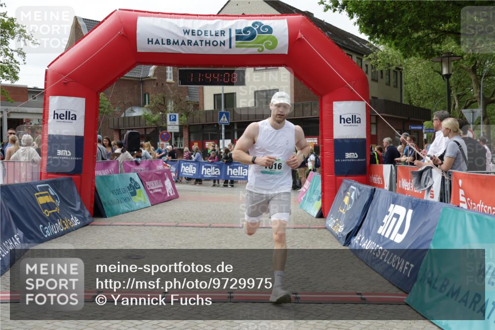 10.05.2026 - 8. Wedeler Halbmarathon Yannick Fuchs http://msf.ph/oto/9729975 10.05.2026 11:44:06 Ziel 195, 921, 1016, 2022 meine-sportfotos.de
