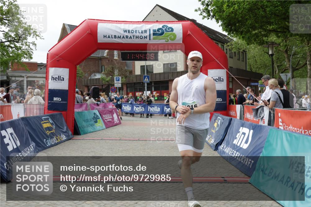 10.05.2026 - 8. Wedeler Halbmarathon Yannick Fuchs http://msf.ph/oto/9729985 10.05.2026 11:44:06 Ziel 195, 921, 1016, 2022 meine-sportfotos.de