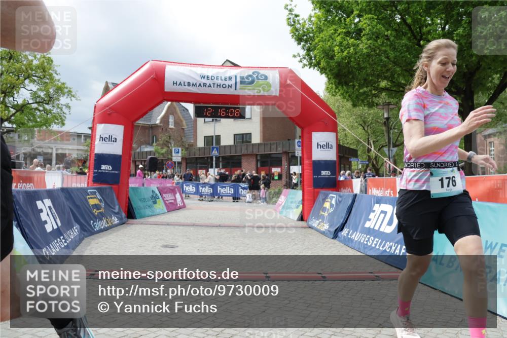 10.05.2026 - 8. Wedeler Halbmarathon Yannick Fuchs http://msf.ph/oto/9730009 10.05.2026 12:16:06 Ziel 176, 510, 951, 953 meine-sportfotos.de