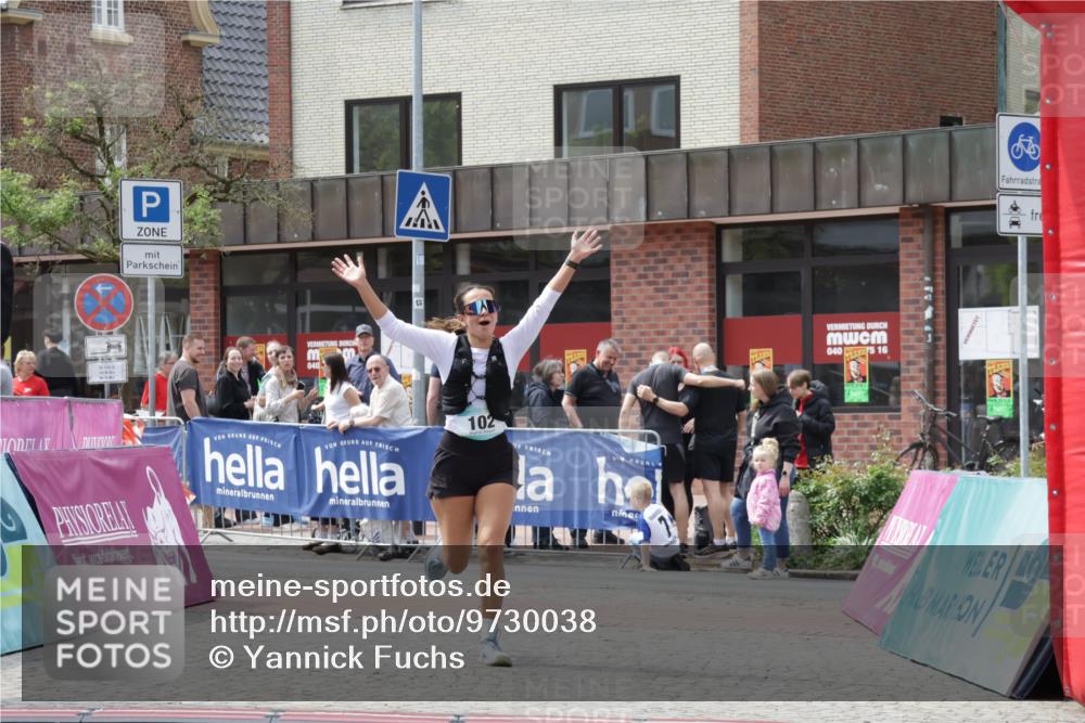 10.05.2026 - 8. Wedeler Halbmarathon Yannick Fuchs http://msf.ph/oto/9730038 10.05.2026 12:16:13 Ziel 57, 102, 951, 953 meine-sportfotos.de