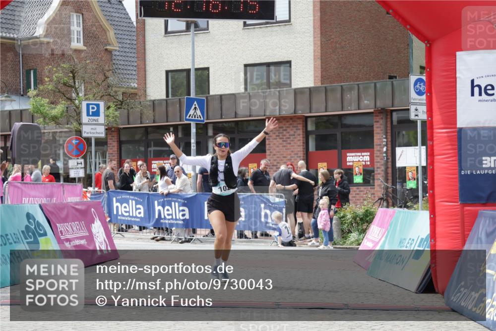 10.05.2026 - 8. Wedeler Halbmarathon Yannick Fuchs http://msf.ph/oto/9730043 10.05.2026 12:16:13 Ziel 57, 102, 951, 953 meine-sportfotos.de