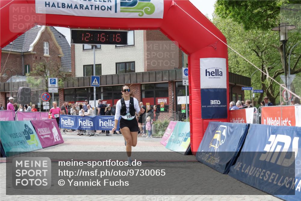 10.05.2026 - 8. Wedeler Halbmarathon Yannick Fuchs http://msf.ph/oto/9730065 10.05.2026 12:16:14 Ziel 57, 102, 951, 953 meine-sportfotos.de