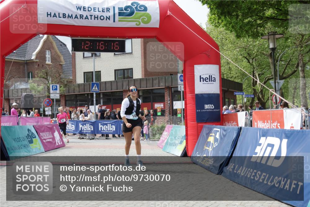 10.05.2026 - 8. Wedeler Halbmarathon Yannick Fuchs http://msf.ph/oto/9730070 10.05.2026 12:16:14 Ziel 57, 102, 951, 953 meine-sportfotos.de