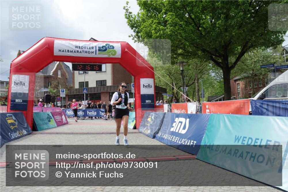 10.05.2026 - 8. Wedeler Halbmarathon Yannick Fuchs http://msf.ph/oto/9730091 10.05.2026 12:16:15 Ziel 57, 102, 951, 953 meine-sportfotos.de