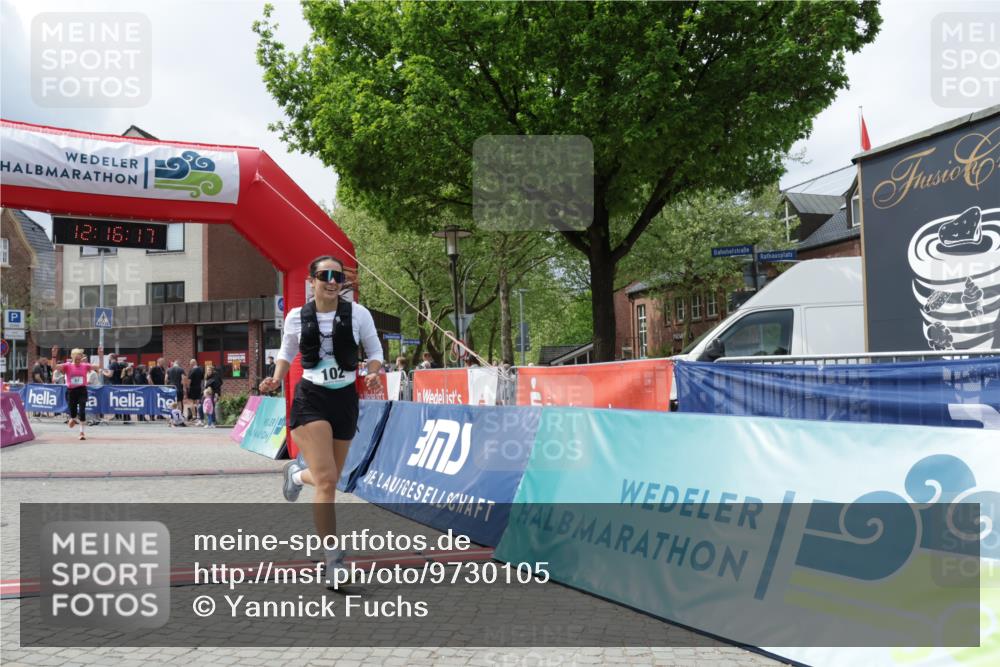 10.05.2026 - 8. Wedeler Halbmarathon Yannick Fuchs http://msf.ph/oto/9730105 10.05.2026 12:16:15 Ziel 57, 102, 951, 953 meine-sportfotos.de