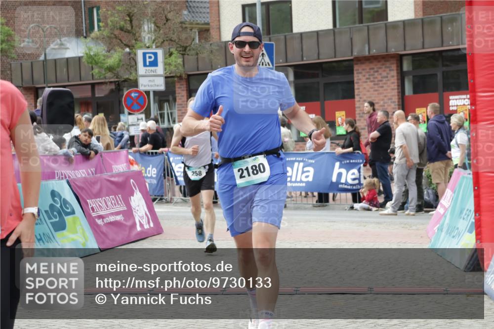 10.05.2026 - 8. Wedeler Halbmarathon Yannick Fuchs http://msf.ph/oto/9730133 10.05.2026 11:44:20 Ziel 100, 258, 2180, 2202 meine-sportfotos.de