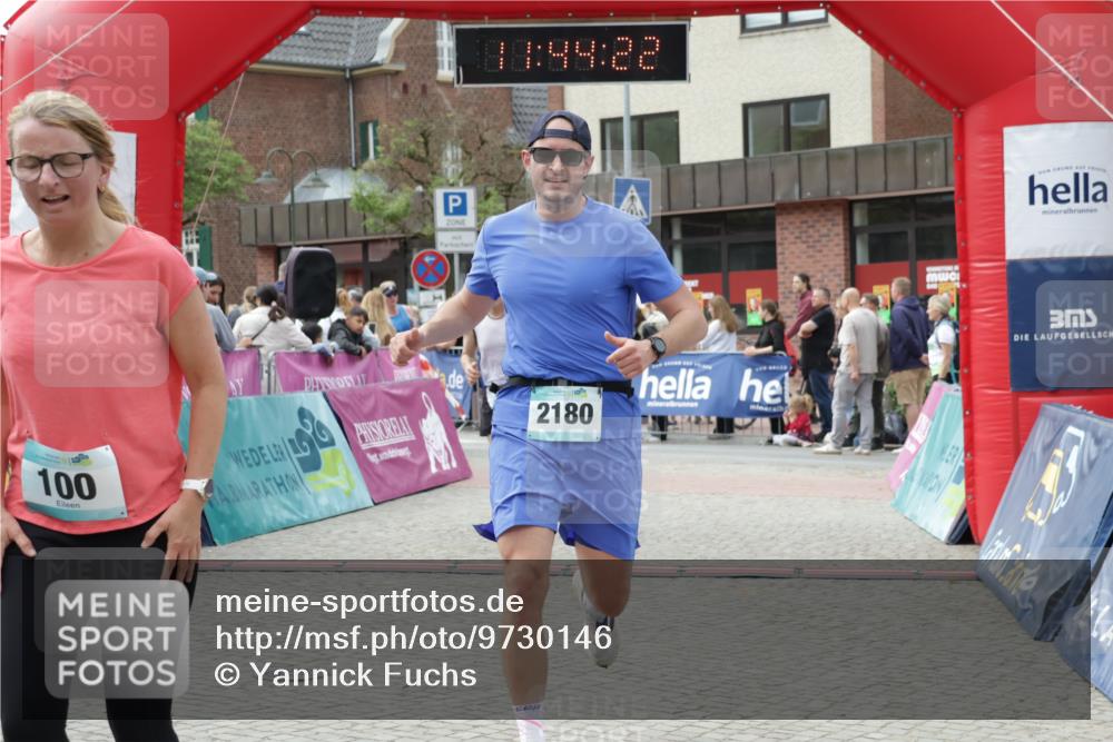 10.05.2026 - 8. Wedeler Halbmarathon Yannick Fuchs http://msf.ph/oto/9730146 10.05.2026 11:44:20 Ziel 100, 258, 2180, 2202 meine-sportfotos.de