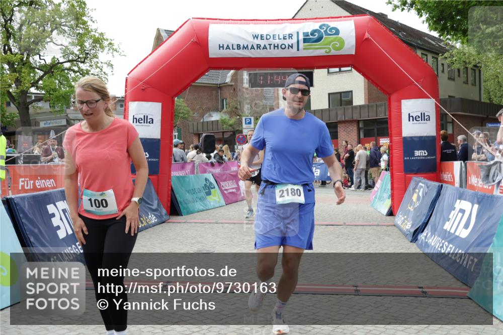 10.05.2026 - 8. Wedeler Halbmarathon Yannick Fuchs http://msf.ph/oto/9730163 10.05.2026 11:44:21 Ziel 100, 258, 2180, 2202 meine-sportfotos.de