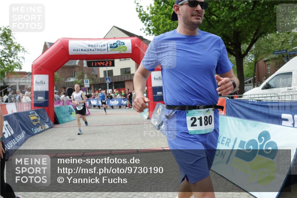 10.05.2026 - 8. Wedeler Halbmarathon Yannick Fuchs http://msf.ph/oto/9730190 10.05.2026 11:44:22 Ziel 100, 258, 2180, 2202 meine-sportfotos.de