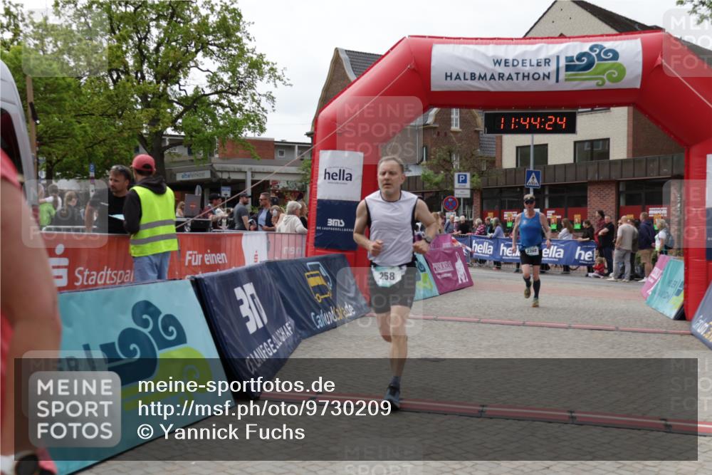 10.05.2026 - 8. Wedeler Halbmarathon Yannick Fuchs http://msf.ph/oto/9730209 10.05.2026 11:44:23 Ziel 100, 258, 2180, 2202 meine-sportfotos.de