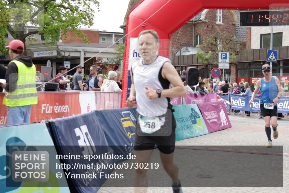 10.05.2026 - 8. Wedeler Halbmarathon Yannick Fuchs http://msf.ph/oto/9730219 10.05.2026 11:44:23 Ziel 100, 258, 2180, 2202 meine-sportfotos.de