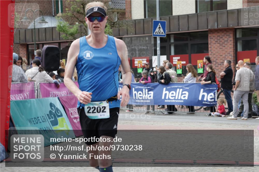 10.05.2026 - 8. Wedeler Halbmarathon Yannick Fuchs http://msf.ph/oto/9730238 10.05.2026 11:44:25 Ziel 258, 2180, 2202 meine-sportfotos.de