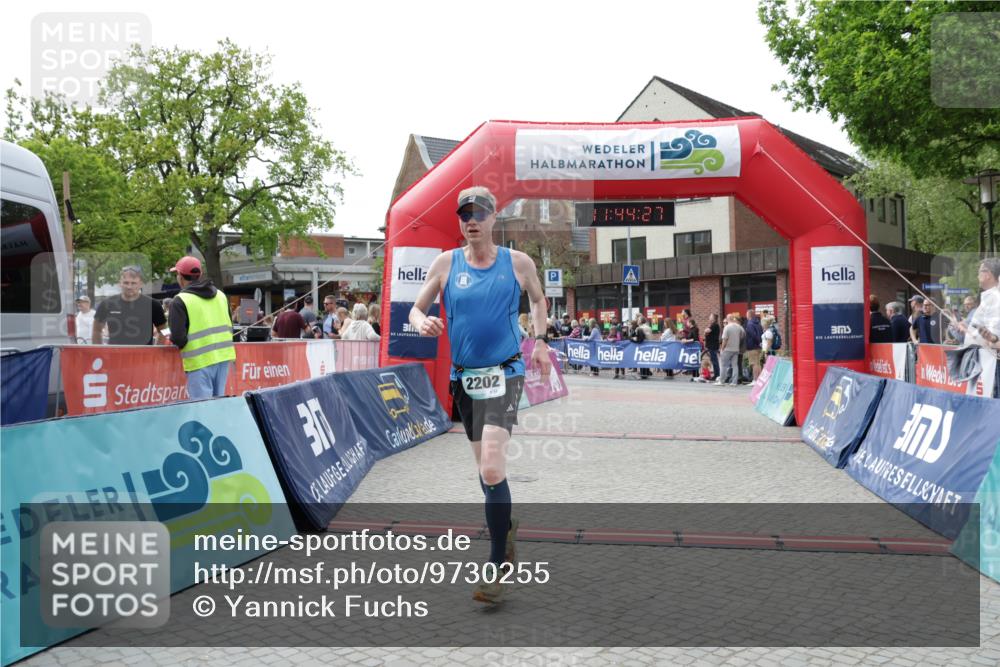 10.05.2026 - 8. Wedeler Halbmarathon Yannick Fuchs http://msf.ph/oto/9730255 10.05.2026 11:44:25 Ziel 258, 2180, 2202 meine-sportfotos.de