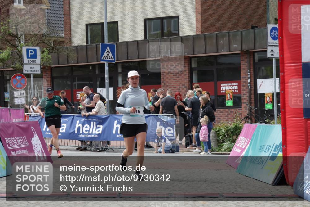 10.05.2026 - 8. Wedeler Halbmarathon Yannick Fuchs http://msf.ph/oto/9730342 10.05.2026 12:16:40 Ziel 416, 430, 732 meine-sportfotos.de
