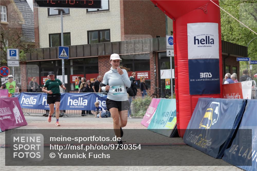10.05.2026 - 8. Wedeler Halbmarathon Yannick Fuchs http://msf.ph/oto/9730354 10.05.2026 12:16:41 Ziel 416, 430, 732, 822 meine-sportfotos.de