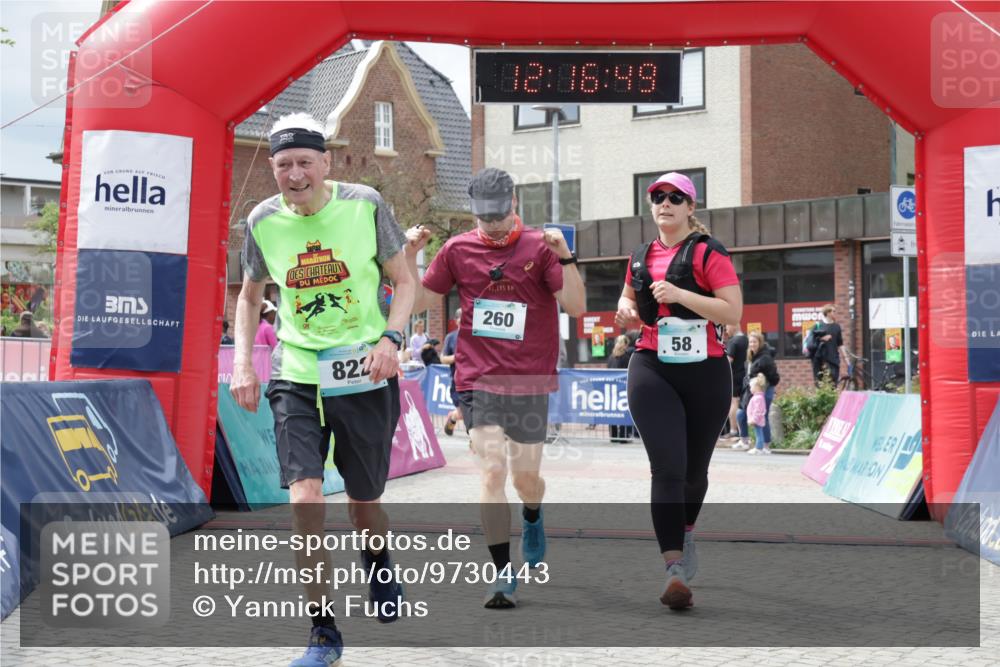 10.05.2026 - 8. Wedeler Halbmarathon Yannick Fuchs http://msf.ph/oto/9730443 10.05.2026 12:16:47 Ziel 58, 260, 416, 497, 732, 822 meine-sportfotos.de
