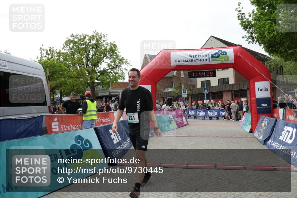 10.05.2026 - 8. Wedeler Halbmarathon Yannick Fuchs http://msf.ph/oto/9730445 10.05.2026 11:44:37 Ziel 221, 778, 907 meine-sportfotos.de