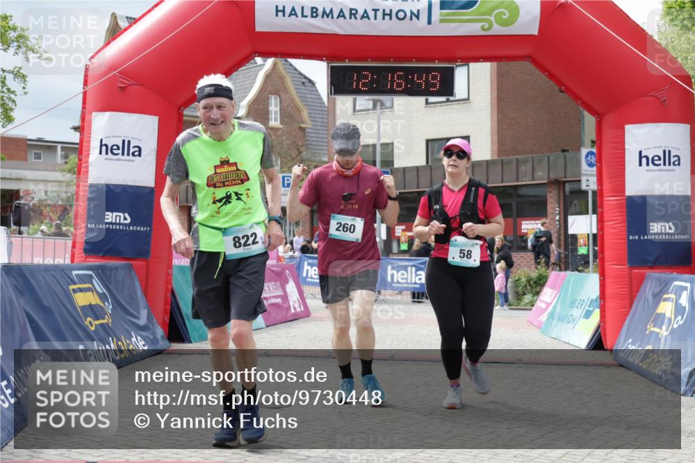 10.05.2026 - 8. Wedeler Halbmarathon Yannick Fuchs http://msf.ph/oto/9730448 10.05.2026 12:16:47 Ziel 58, 260, 416, 497, 732, 822 meine-sportfotos.de