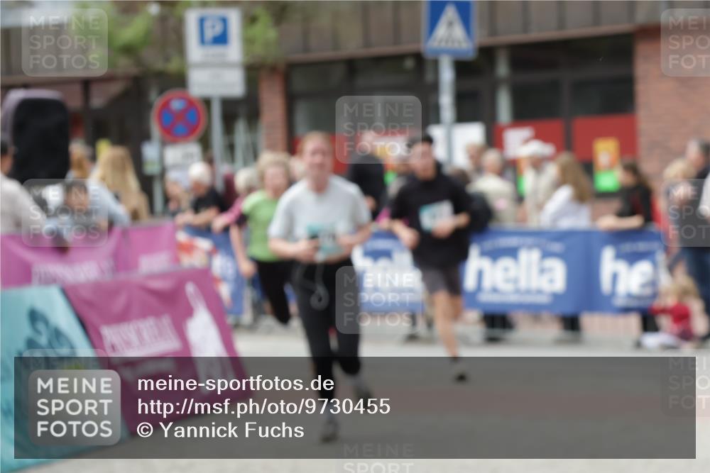 10.05.2026 - 8. Wedeler Halbmarathon Yannick Fuchs http://msf.ph/oto/9730455 10.05.2026 11:44:40 Ziel 221, 778, 877 meine-sportfotos.de
