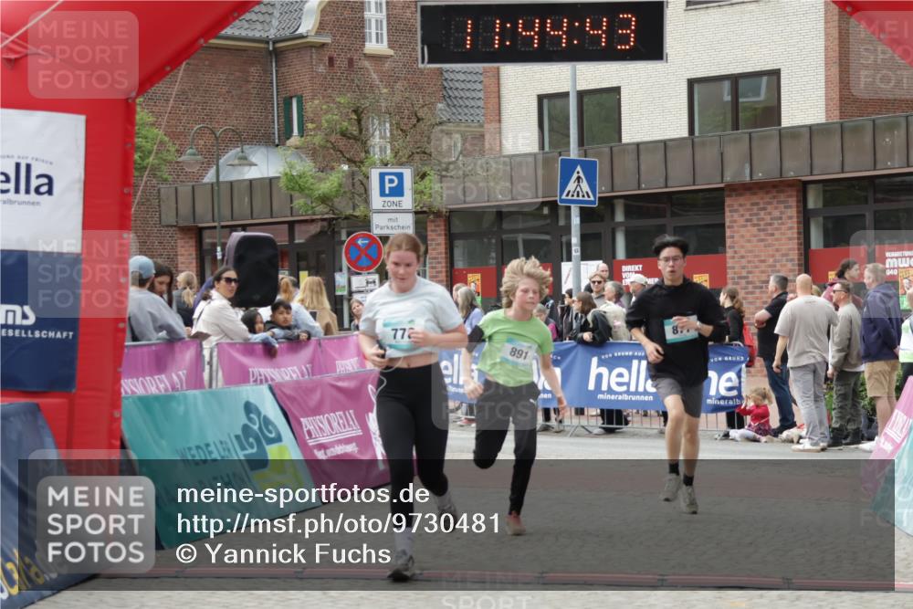 10.05.2026 - 8. Wedeler Halbmarathon Yannick Fuchs http://msf.ph/oto/9730481 10.05.2026 11:44:41 Ziel 778, 877 meine-sportfotos.de