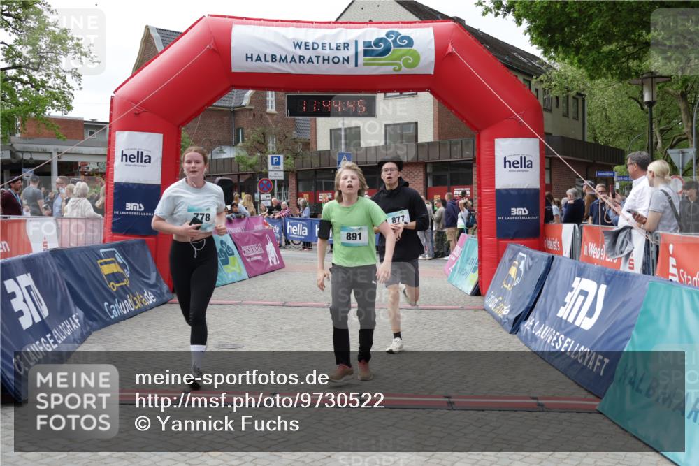 10.05.2026 - 8. Wedeler Halbmarathon Yannick Fuchs http://msf.ph/oto/9730522 10.05.2026 11:44:43 Ziel 778, 877 meine-sportfotos.de