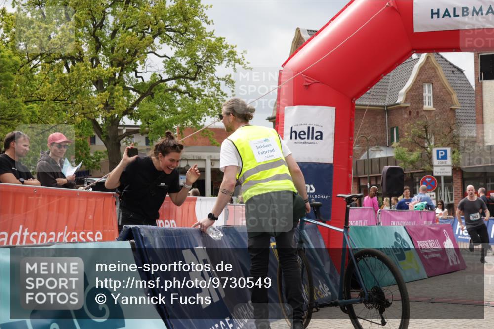 10.05.2026 - 8. Wedeler Halbmarathon Yannick Fuchs http://msf.ph/oto/9730549 10.05.2026 12:17:32 Ziel 563, 690 meine-sportfotos.de