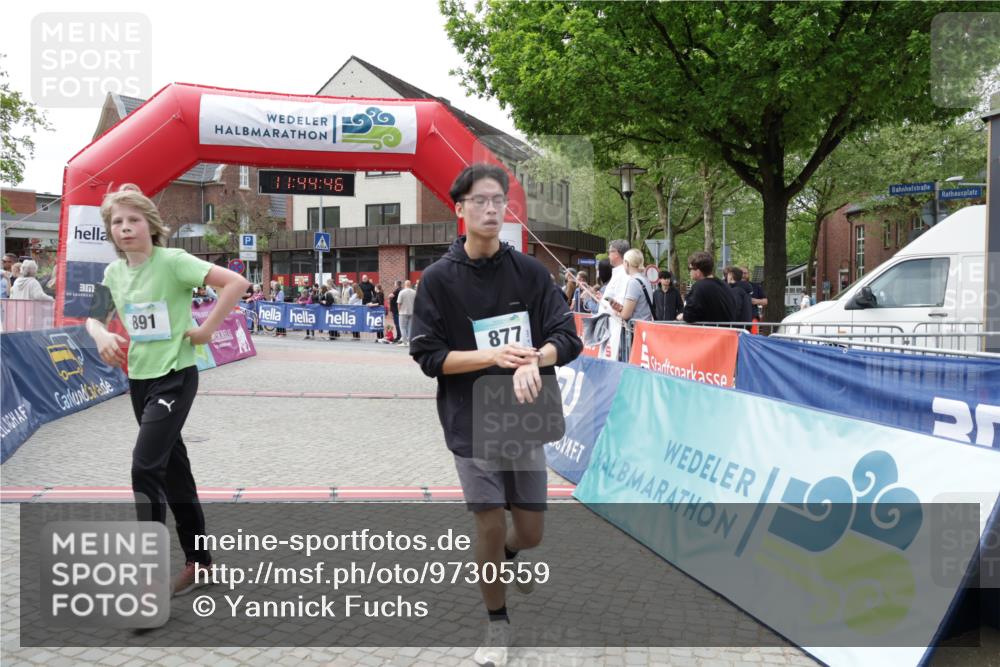 10.05.2026 - 8. Wedeler Halbmarathon Yannick Fuchs http://msf.ph/oto/9730559 10.05.2026 11:44:45 Ziel 778, 877 meine-sportfotos.de