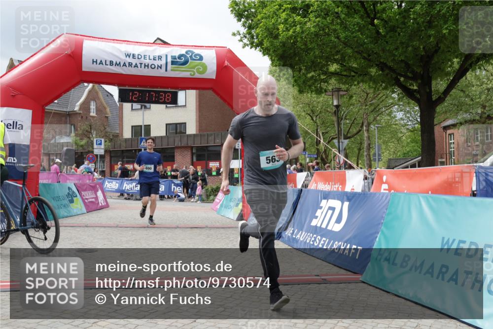 10.05.2026 - 8. Wedeler Halbmarathon Yannick Fuchs http://msf.ph/oto/9730574 10.05.2026 12:17:36 Ziel 563, 690 meine-sportfotos.de
