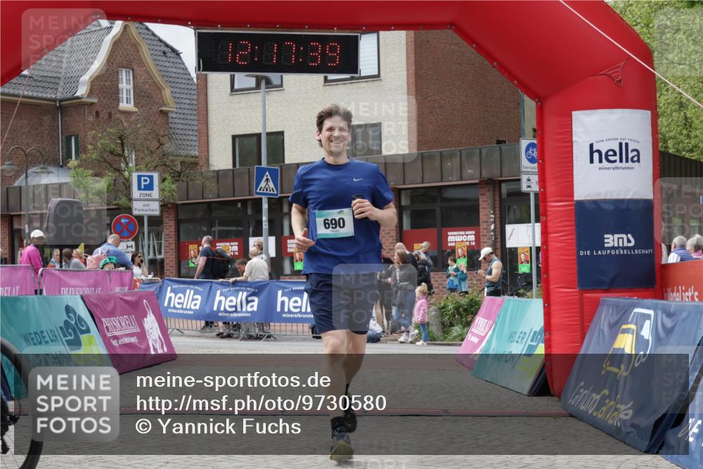 10.05.2026 - 8. Wedeler Halbmarathon Yannick Fuchs http://msf.ph/oto/9730580 10.05.2026 12:17:37 Ziel 563, 690 meine-sportfotos.de