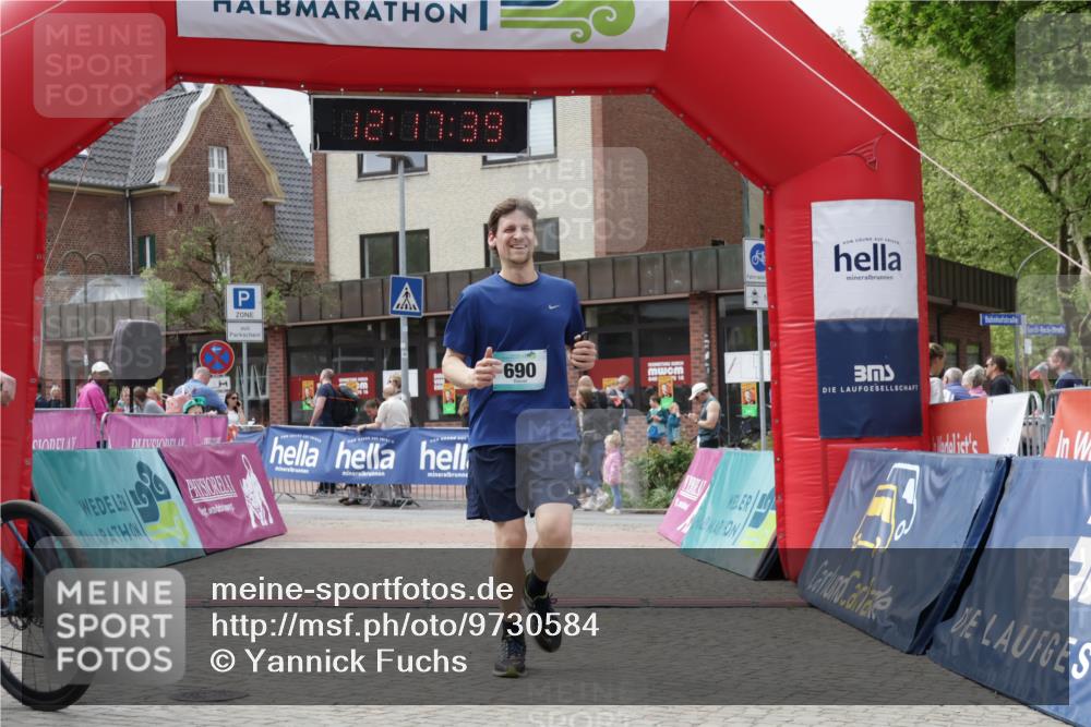 10.05.2026 - 8. Wedeler Halbmarathon Yannick Fuchs http://msf.ph/oto/9730584 10.05.2026 12:17:37 Ziel 563, 690 meine-sportfotos.de