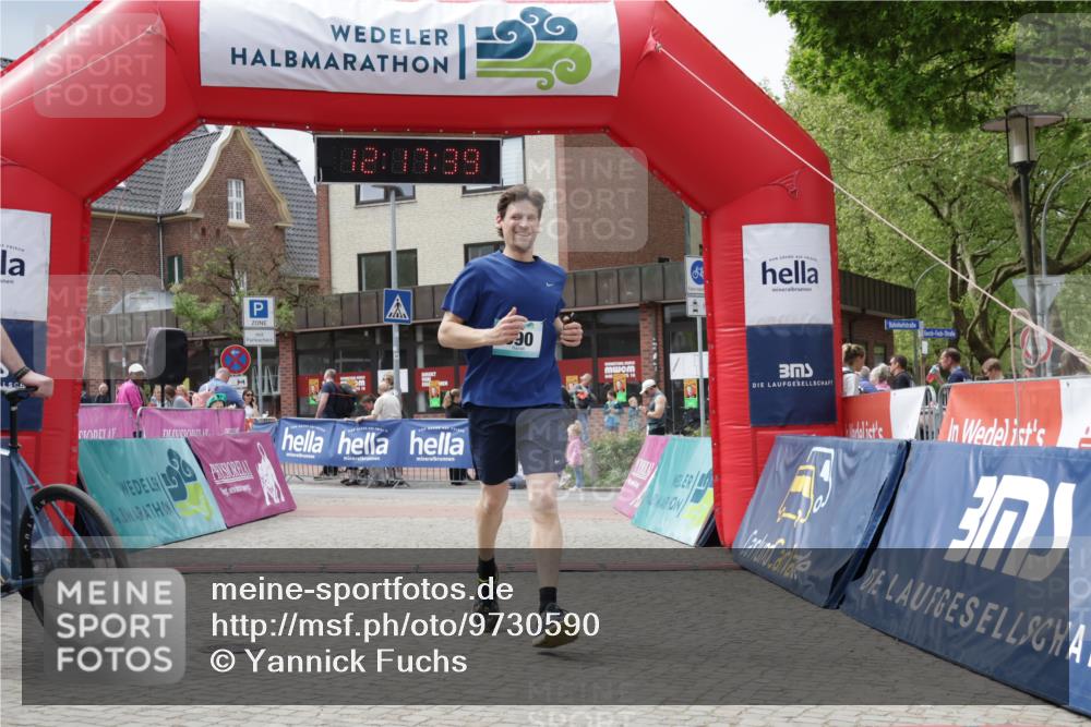 10.05.2026 - 8. Wedeler Halbmarathon Yannick Fuchs http://msf.ph/oto/9730590 10.05.2026 12:17:37 Ziel 563, 690 meine-sportfotos.de